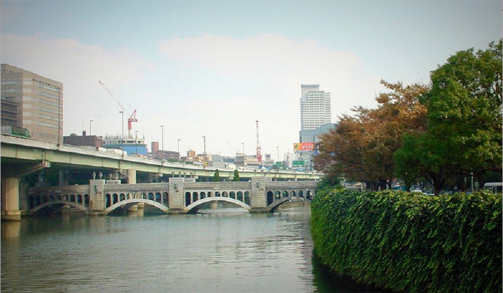 水晶橋(大阪堂島川)